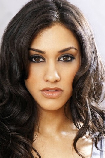 Фото актрисы Janina Gavankar