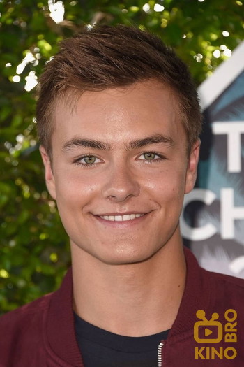 Photo of actor Peyton Meyer