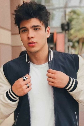 Photo of actor Sebastián Villalobos