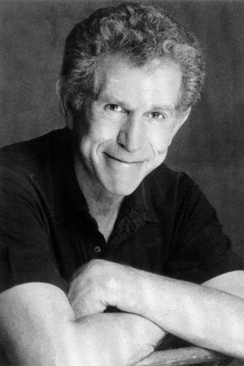 Photo of actor Tony Roberts