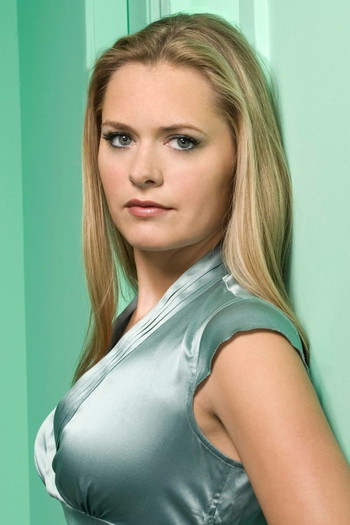 Photo of actress Maggie Lawson