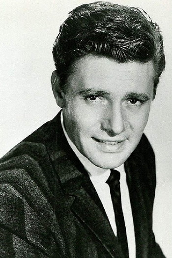 Photo of actor Harry Guardino