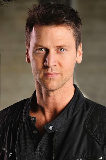 Photo of actor Sean Rogerson