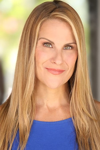 Photo of actor Larissa Gallagher