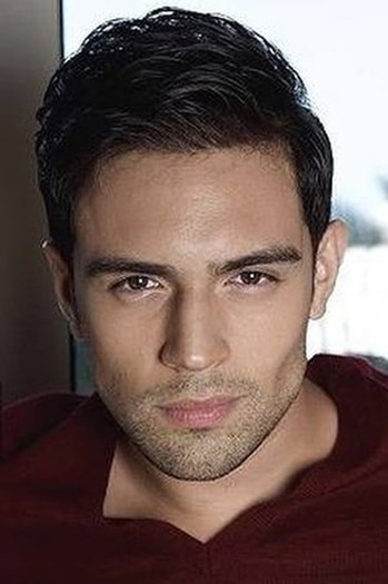 Photo of actor Isaac Reyes