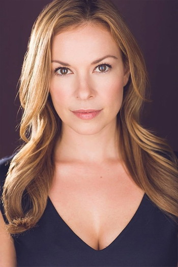 Photo of actor Sarah Grace Sanders