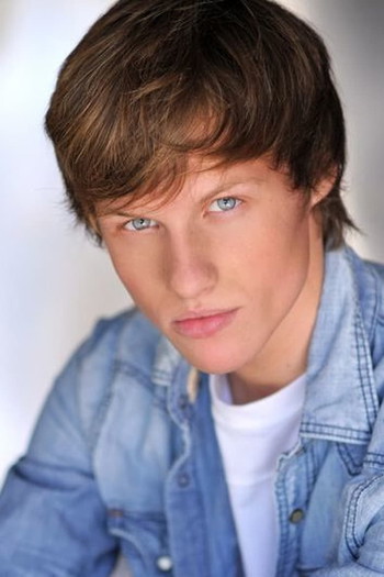 Photo of actor Connor Weil