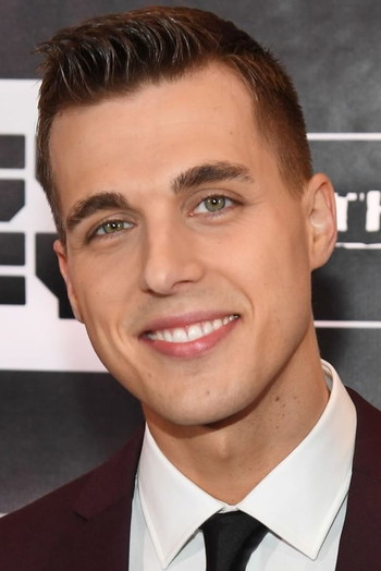 Photo of actor Cody Linley