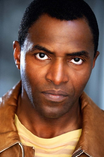 Photo of actor Carl Lumbly