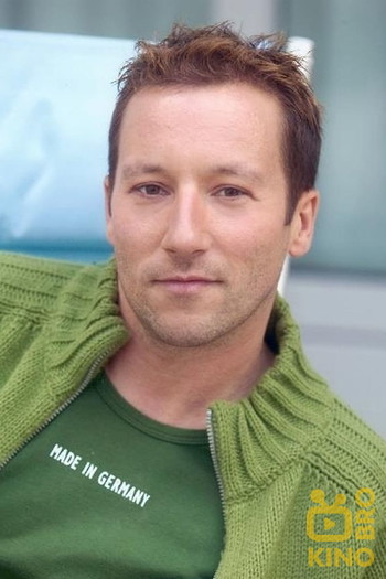 Photo of actor Oliver Broumis