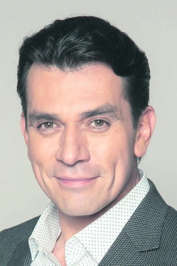 Photo of actor Jorge Salinas