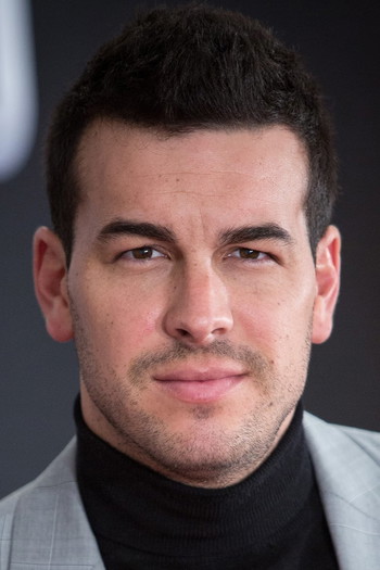 Photo of actor Mario Casas