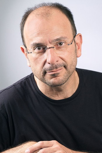 Photo of actor Carlos Vicente