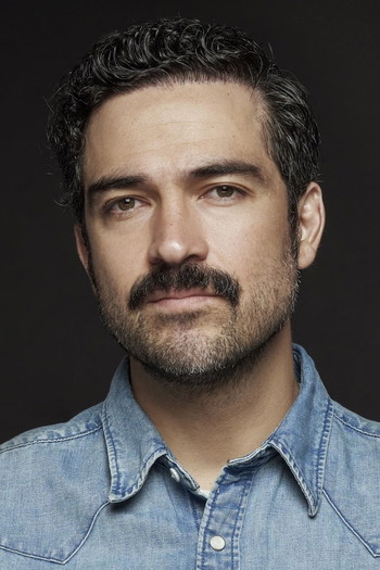 Photo of actor Alfonso Herrera