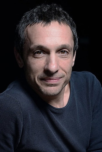 Photo of actor Pablo Derqui