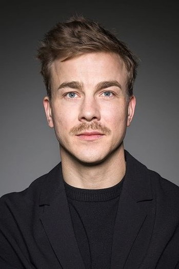 Photo of actor Albrecht Schuch