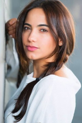 Photo of actor Nicole Santamaría