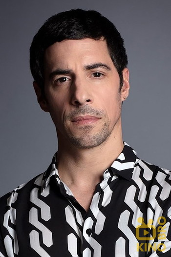 Photo of actor Esteban Lamothe