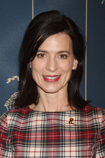 Photo of actress Perrey Reeves