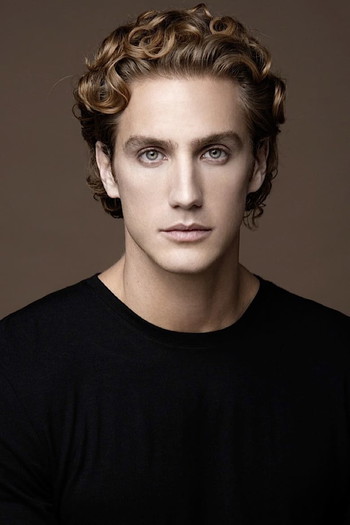 Photo of actor Eugenio Siller