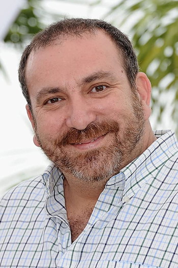 Photo of actor Hernán Mendoza