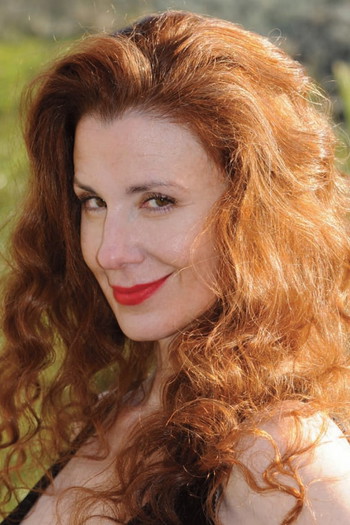 Photo of actress Suzie Plakson