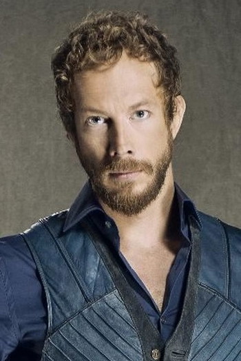 Photo of actor Kristen Holden-Ried