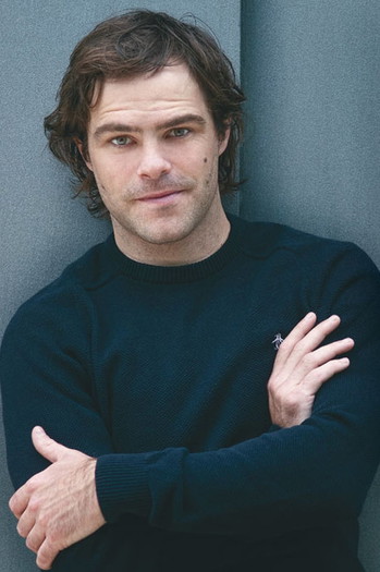 Photo of actor Peter Lanzani