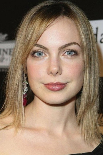 Photo of actress Amanda Walsh