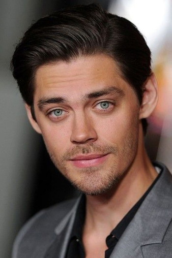 Photo of actor Tom Payne