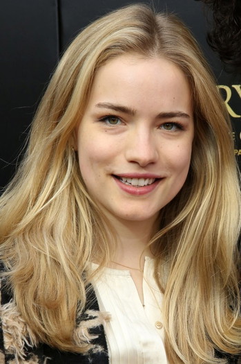 Photo of actress Willa Fitzgerald