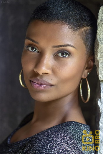 Photo of actress Samantha Walkes