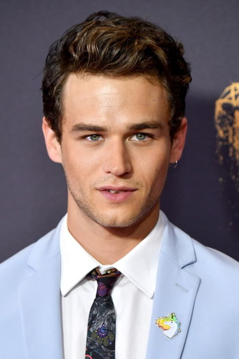 Photo of actor Brandon Flynn