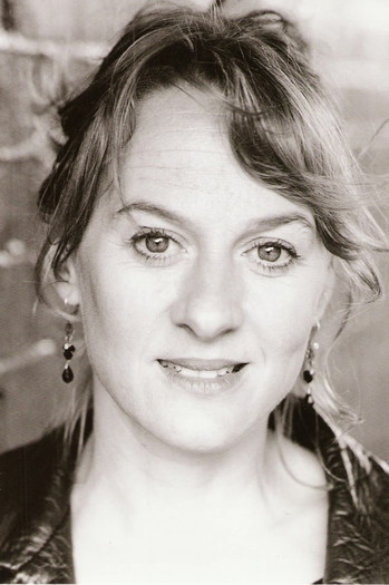 Photo of actress Niamh Cusack