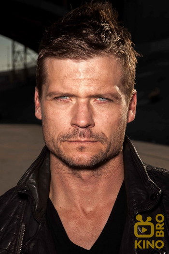 Photo of actor Bailey Chase