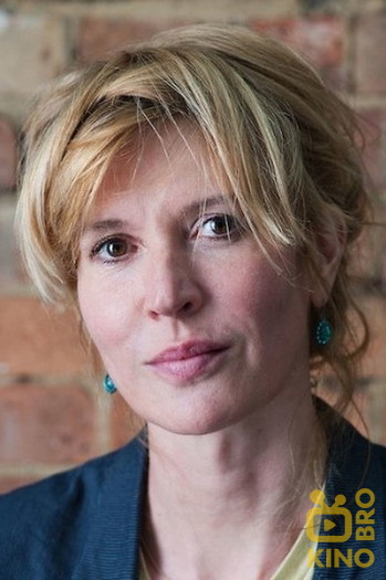 Photo of actress Julia Davis