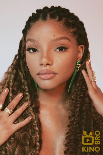 Фото актрисы Halle Bailey