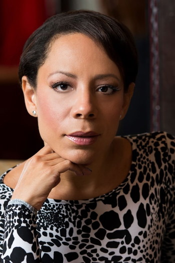 Фото акторки Selenis Leyva