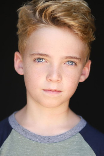 Photo of actor Carson Minniear