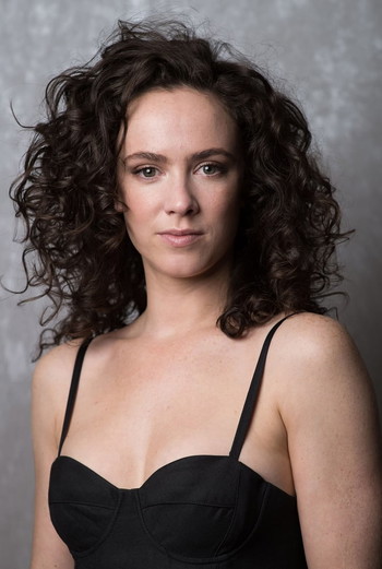 Photo of actress Amy Manson