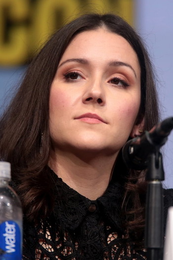 Фото актрисы Shannon Woodward