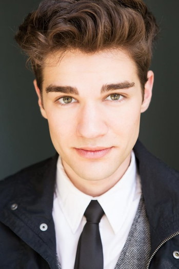 Photo of actor Zach Zagoria