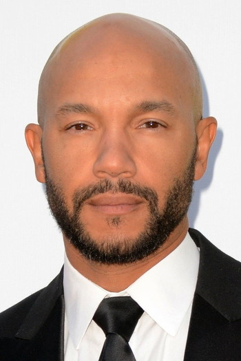 Photo of actor Stephen Bishop