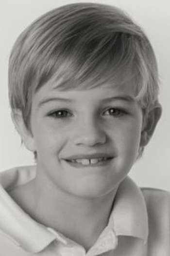 Photo of actor Flynn MacArthur