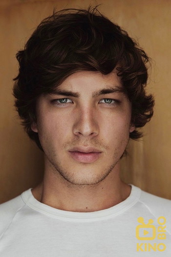 Photo of actor Cody Fern