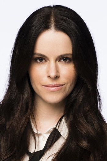 Photo of actress Emily Hampshire