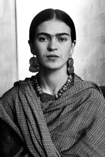 Фото акторки Frida Kahlo