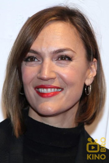 Photo of actress Lesley Fera