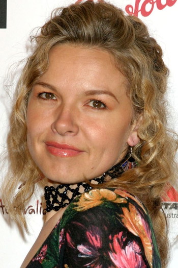 Photo of actress Justine Clarke