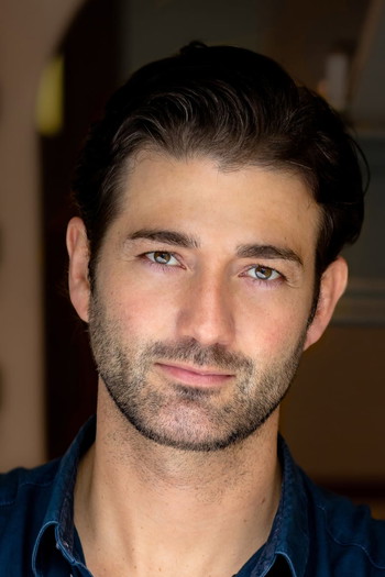 Photo of actor Oliver Tompsett